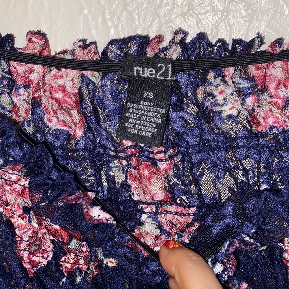 🌸3 FOR $13 🌸 Pretty Lace Peplum Top - Picture 5 of 5